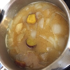 さつまいもと玉ねぎの味噌汁